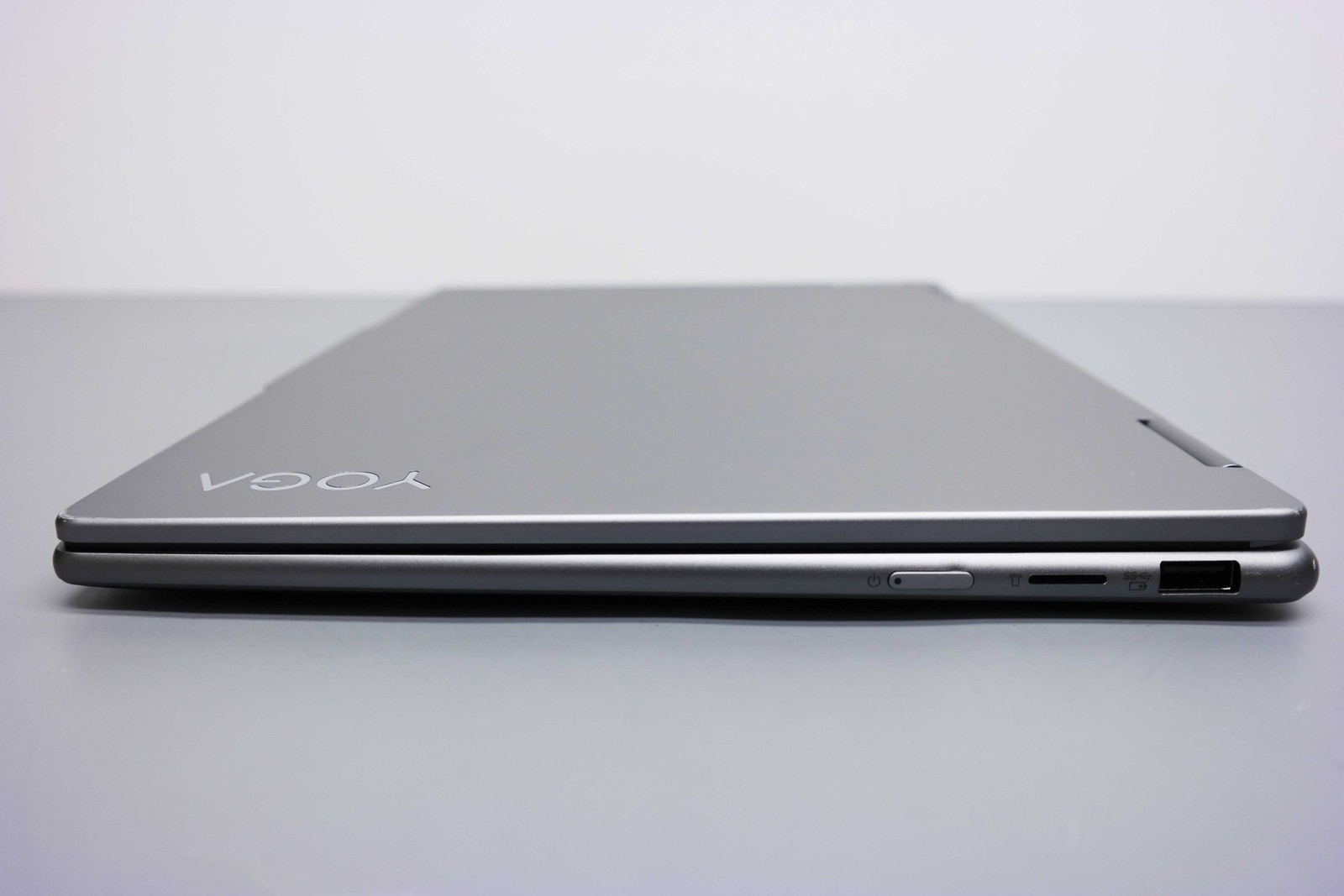 Lenovo Yoga 7 2-in-1 14″ AMD Ryzen 5 8640HS 8GB 512GB SSD