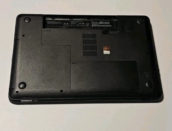HP 2000-2c22DX Intel Pentium 2020M Laptop 15.6″ 4 GB DDR3-SDRAM 500 GB HDD