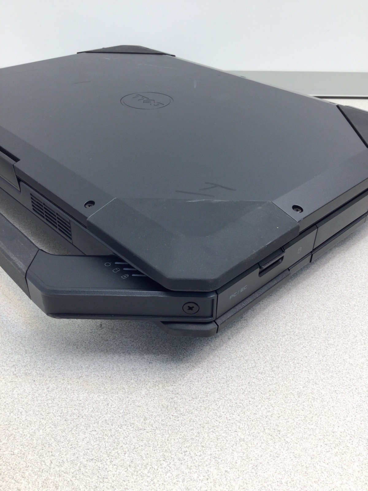 Dell Latitude 5414 14″ 256GB SSD Core i5-6300U, 2.40GHz, 8GB !!BAD BATTERY!!