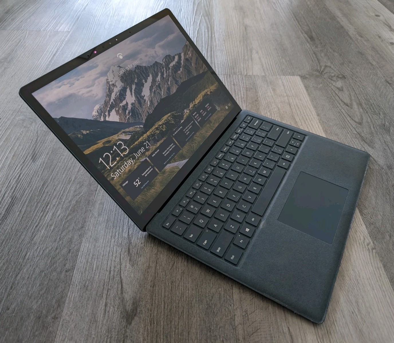Microsoft Surface Laptop 2 13.5″ 8th Gen i7 8650U 16GB RAM 512GB SSD Win 10