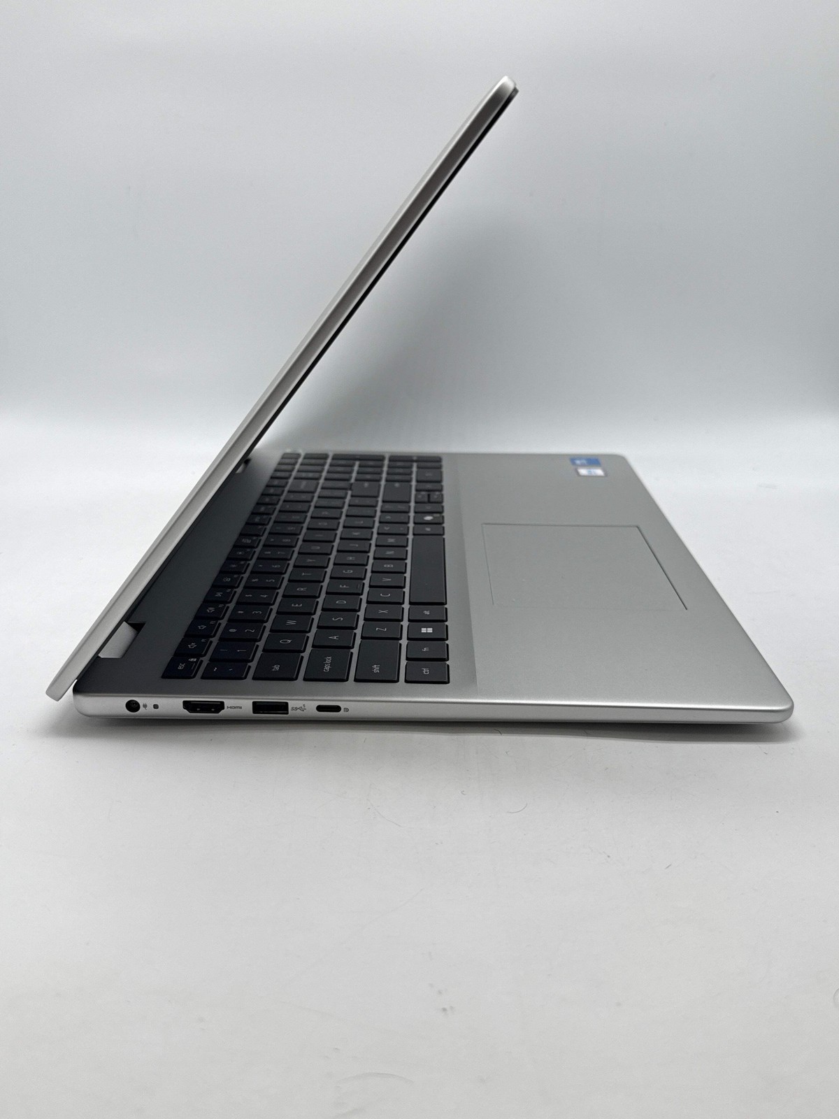 Dell 16 DC16251 16″ Intel Core 7 150U 32GB 1TB SSD – Used