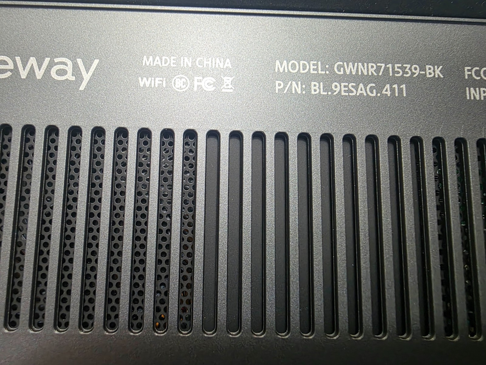 Gateway GWNR71539-BK 15.6″ FHD Ryzen 7 3700U 2.3GHz AMD Radeon RX Vega 10 16GB