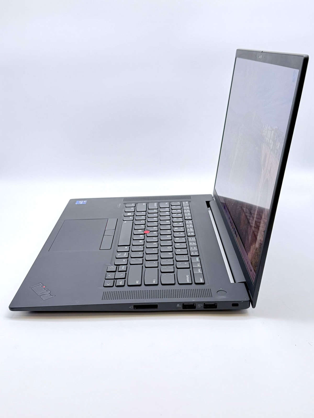 Lenovo ThinkPad P1 Gen 4 16″ Core i9 RTX 3080 16GB 18GB RAM 1TB SSD