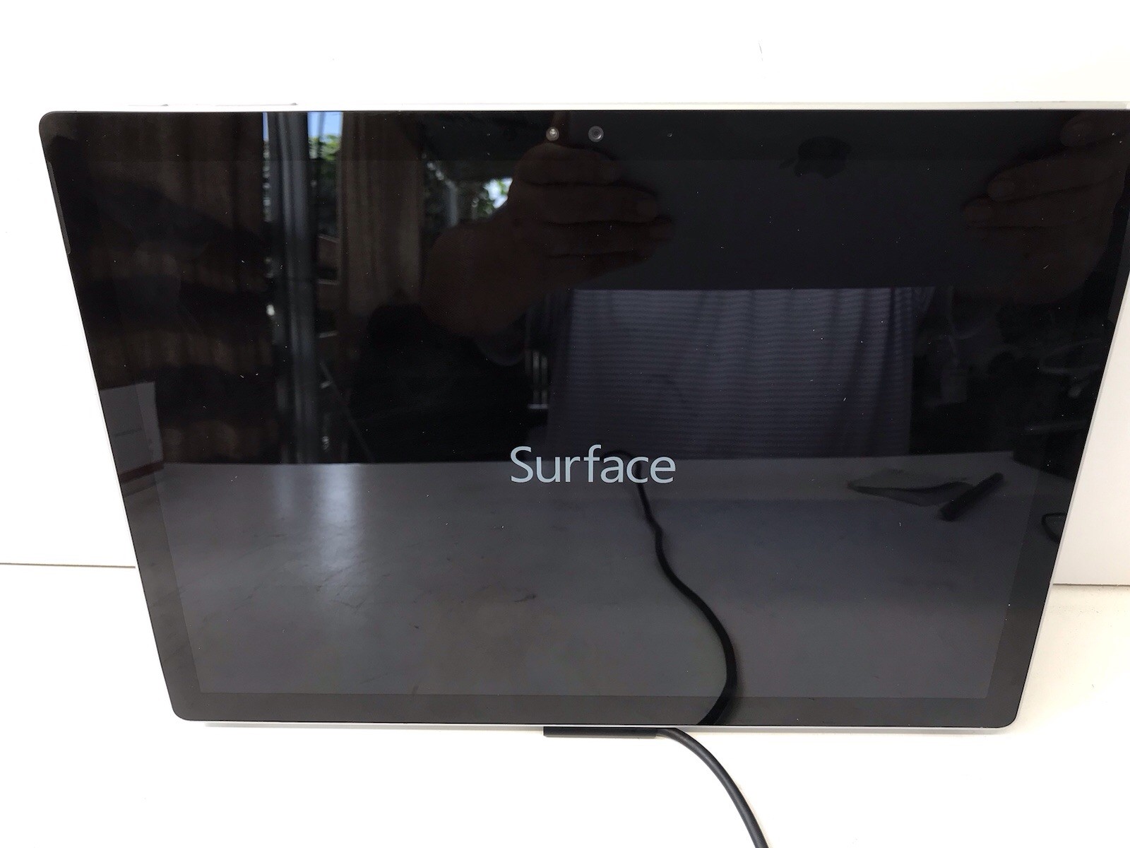 Surface Book 1703 13.5″ i5-6300U/8GB/256gb ssd/NO KEYBOARD/Bad Touchscreen/batt