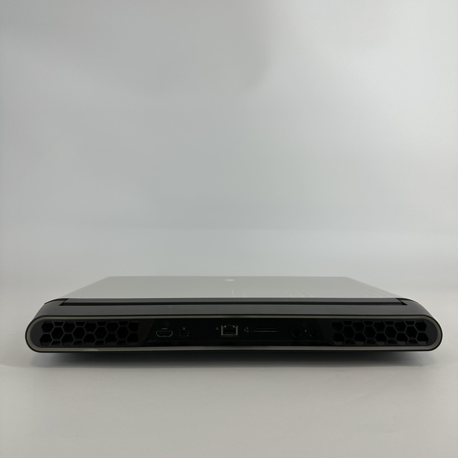 Dell Alienware Area-51m R2 17 FHD i7-10700K 3.80GHz 16GB 1TB SSD RTX 2070 Super
