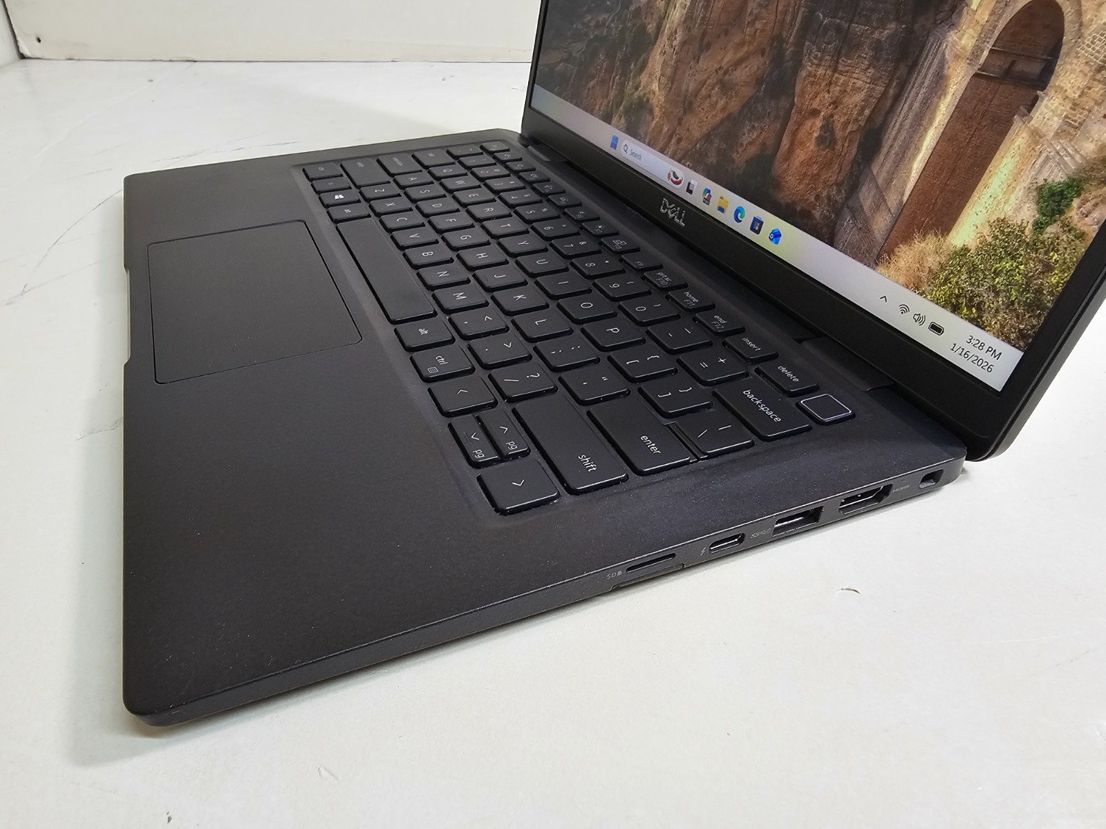 Dell Latitude 7320 Laptop 2.6 GHz i5-1145G7 16GB 512GB 13.3″ FHD Webcam Backlit
