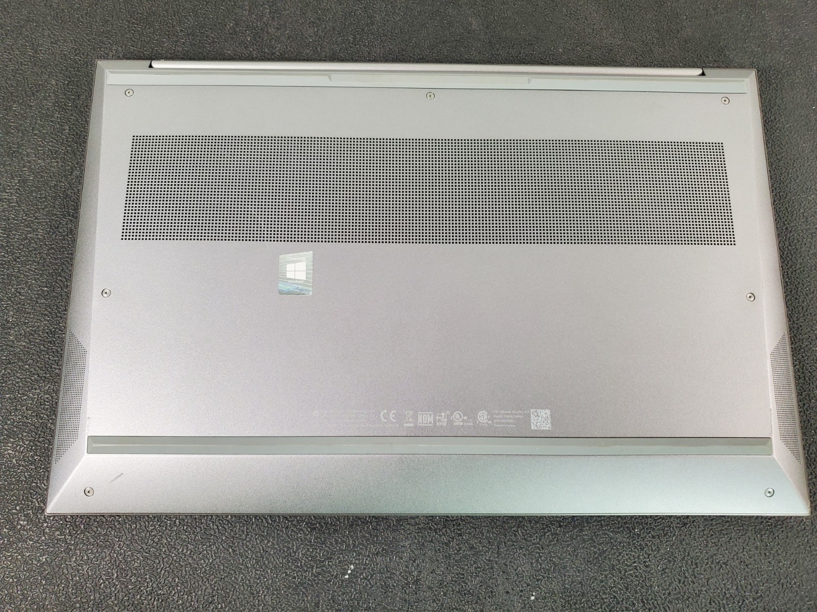 HP ZBook Studio G7 i7-10850H 2.7GHz 32GB DDR4 1TB M.2 NVMe Quadro T2000 Laptop