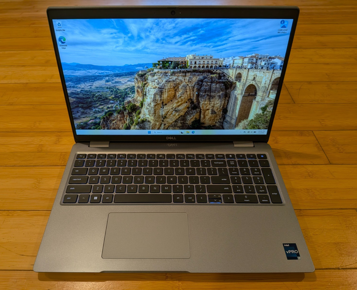 Dell Latitude 5540 15.6″ FHD Laptop (Intel Core i7-1370P, 32GB DDR5, 512GB SSD)
