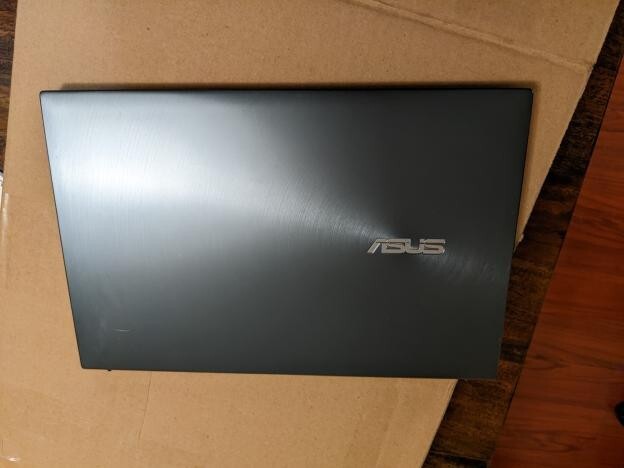Asus Zenbook 13 ultra-slim Laptop 13.3″ Intel Core i5 256GB SSD UX325EA-DS51