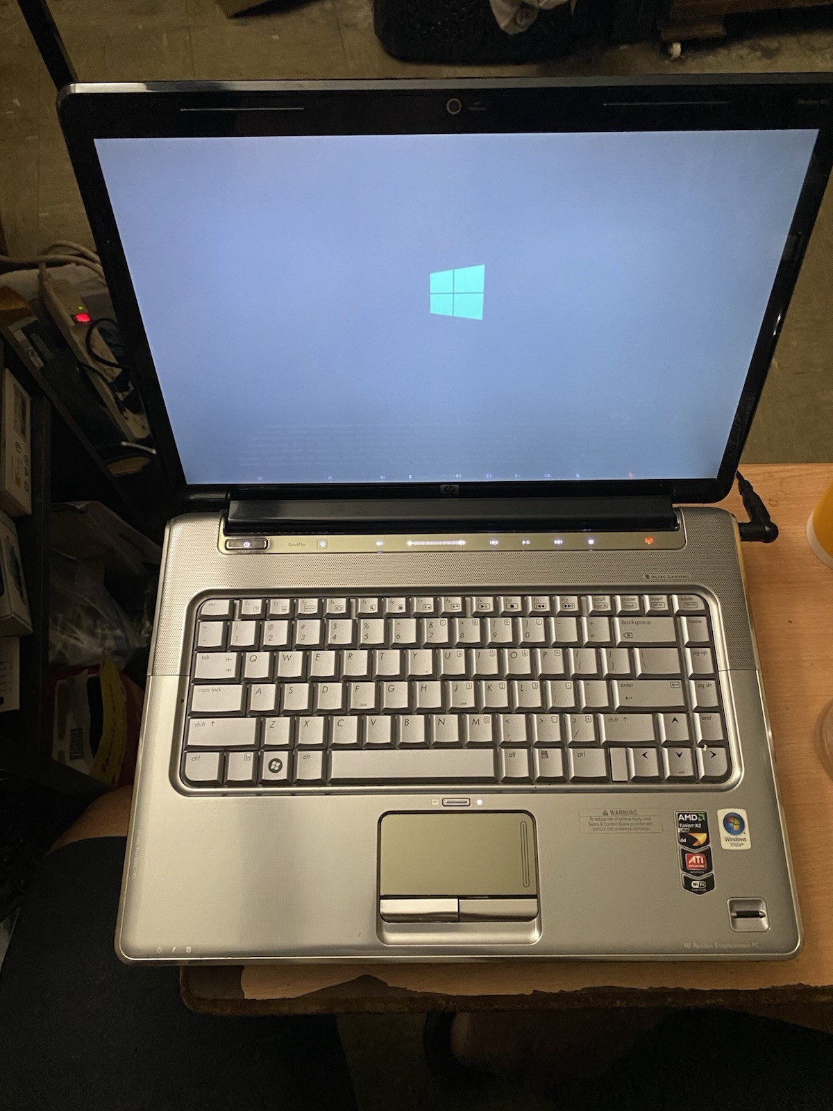 HP dv5 – AMD X2 Ultra Dual-Core 2300 MHz – No Memory / Hard Drive – Overheating