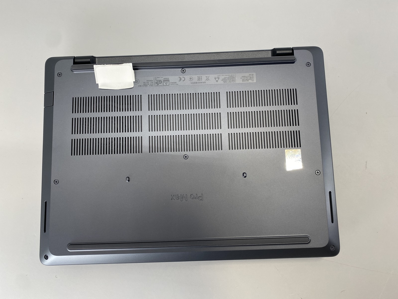 Dell Laptop Pro Max 14 MC14250 14″ Intel Core 7 265H 512GB- Gray
