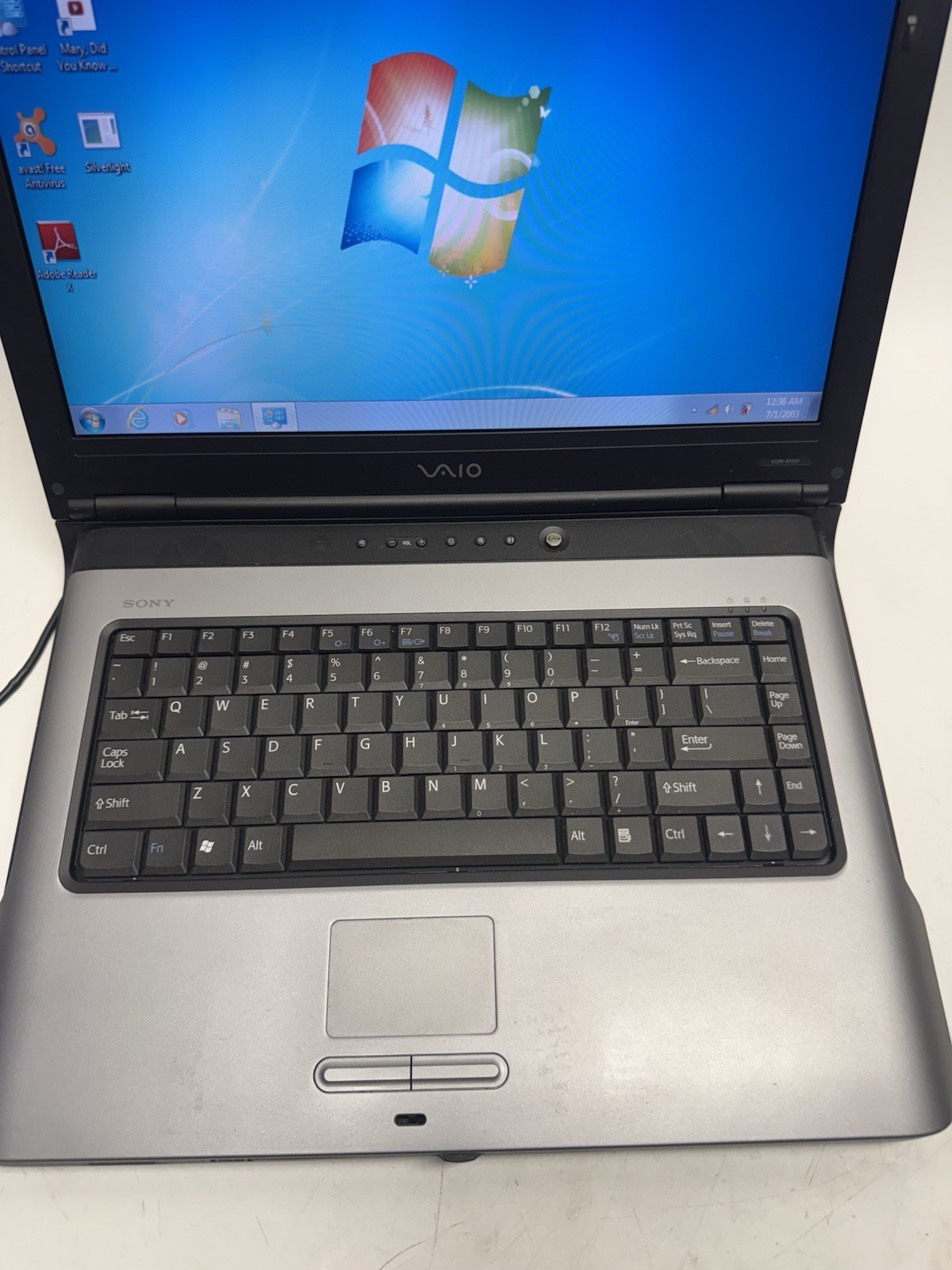 Vintage Sony Vaio PCG-8QEL Pentium Windows 7 DVD 1.25GB RAM 70GB Hard 15″