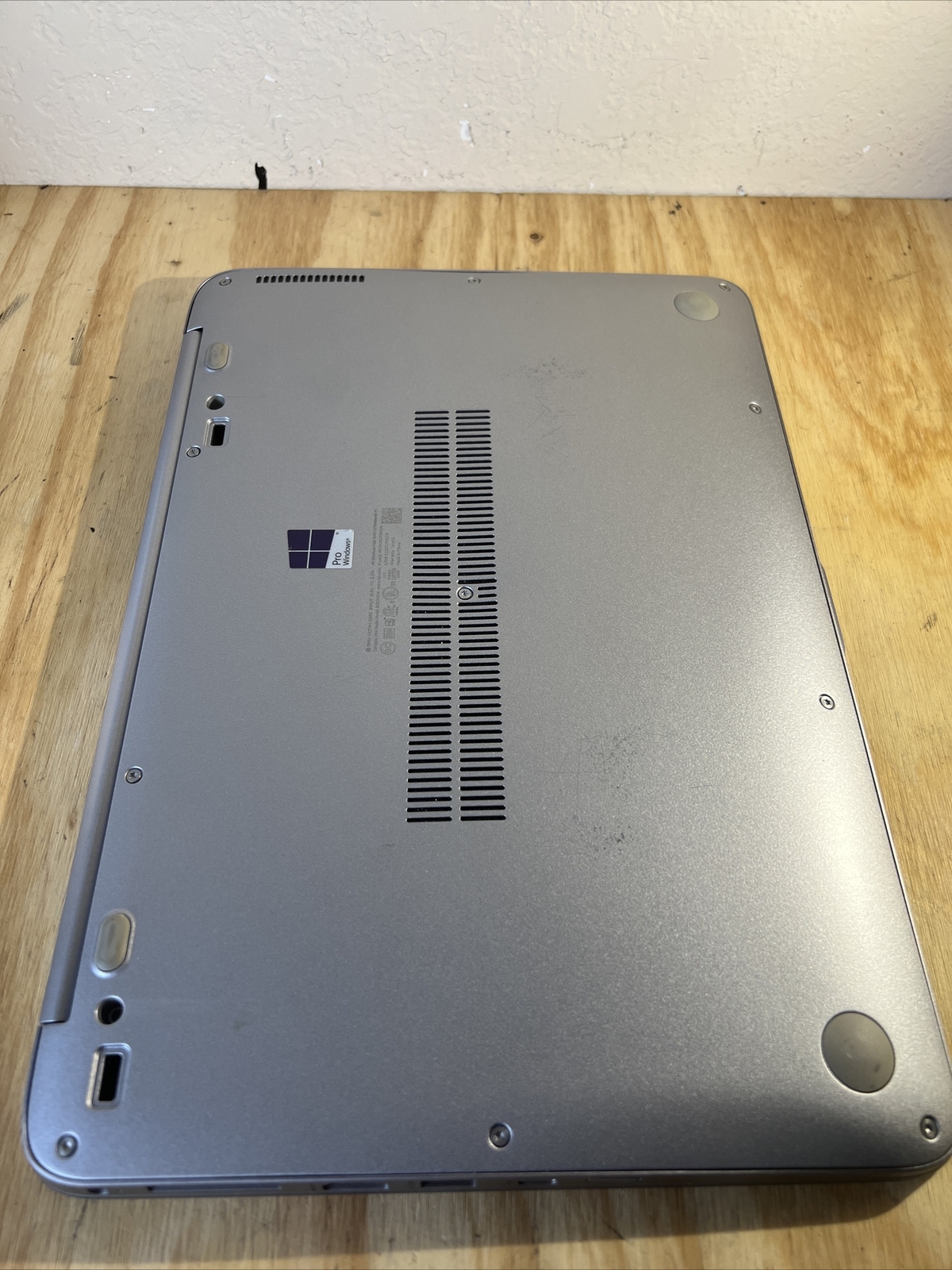 HP EliteBook Folio 1040 G3 14″ 2.6GHz Core i7 16GB RAM 512GB SSD Windows 10 Pro