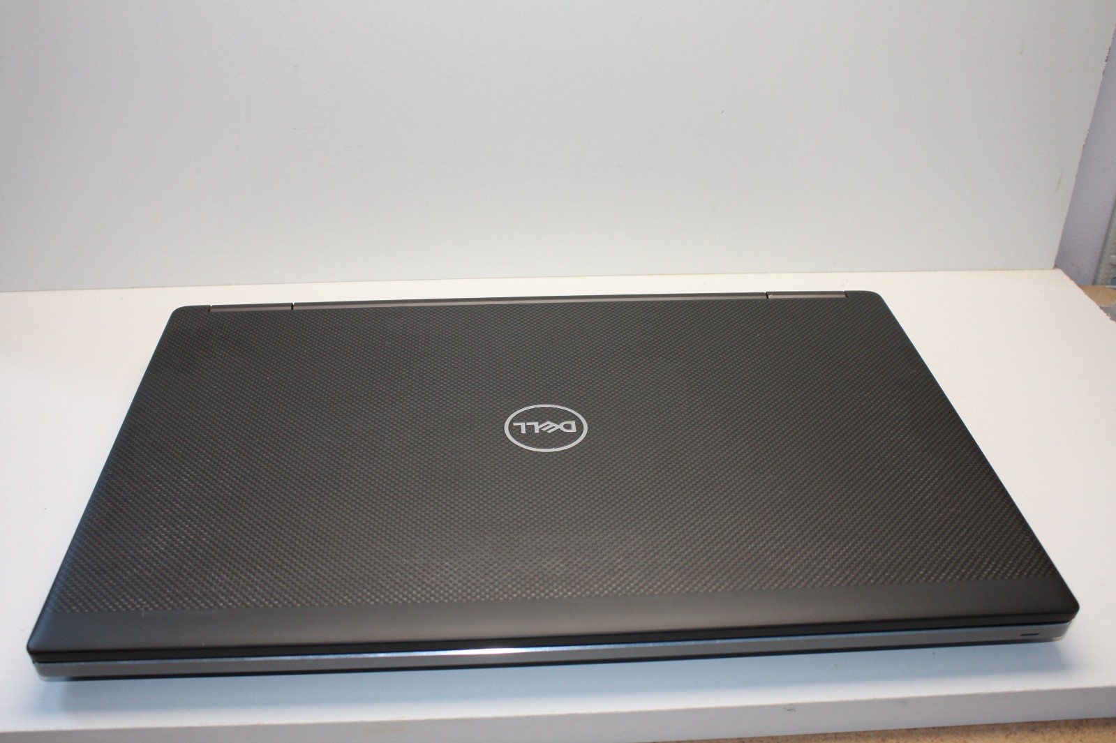 Dell Precision 7730 Core i7-8850H 6 Cores 32Gb DDR4 2x512Gb SSD NVMe Win11