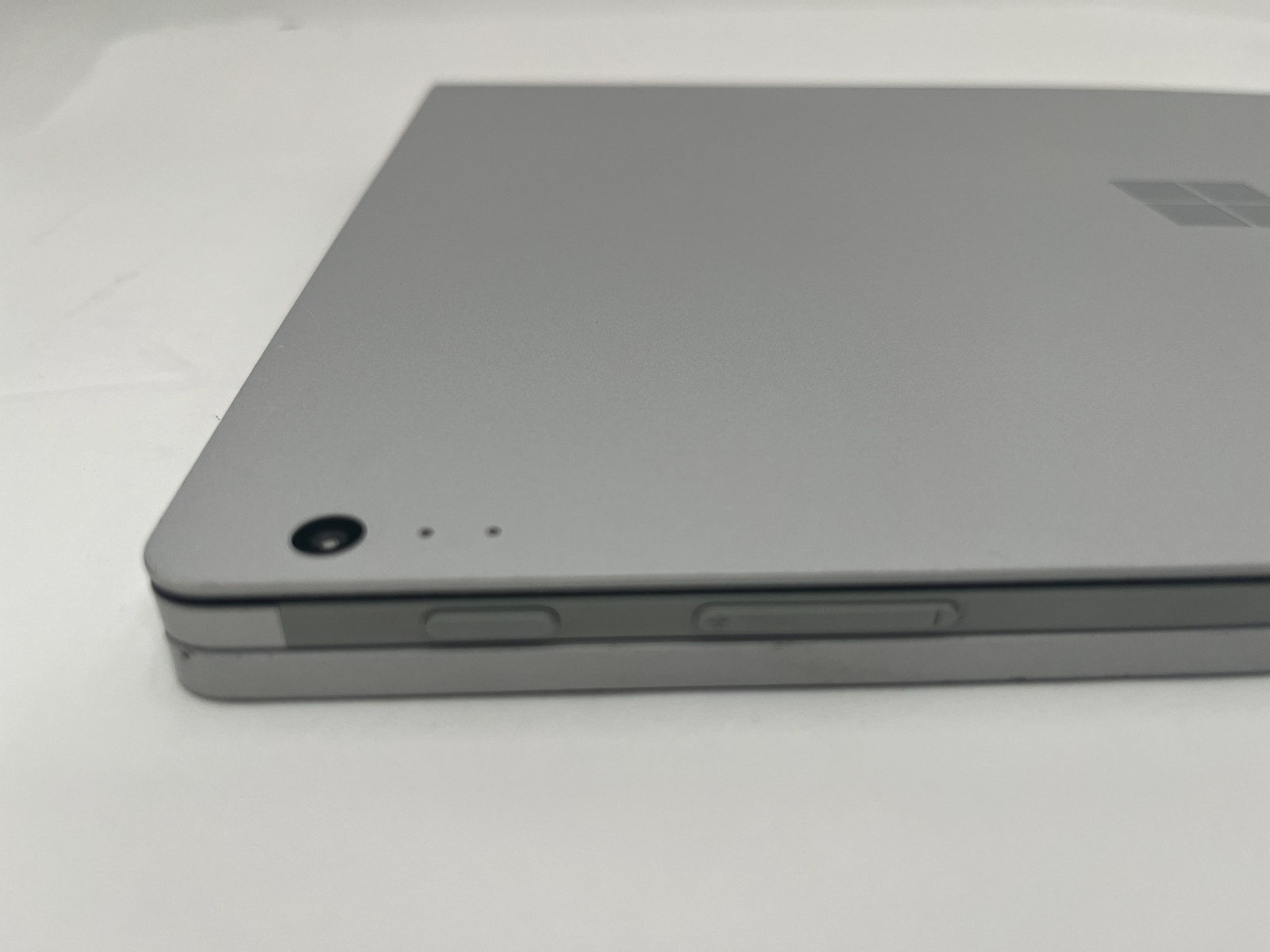 Microsoft Surface Book 2 1832 i5-8350U 8GB RAM, 256GB M2 WIN 11