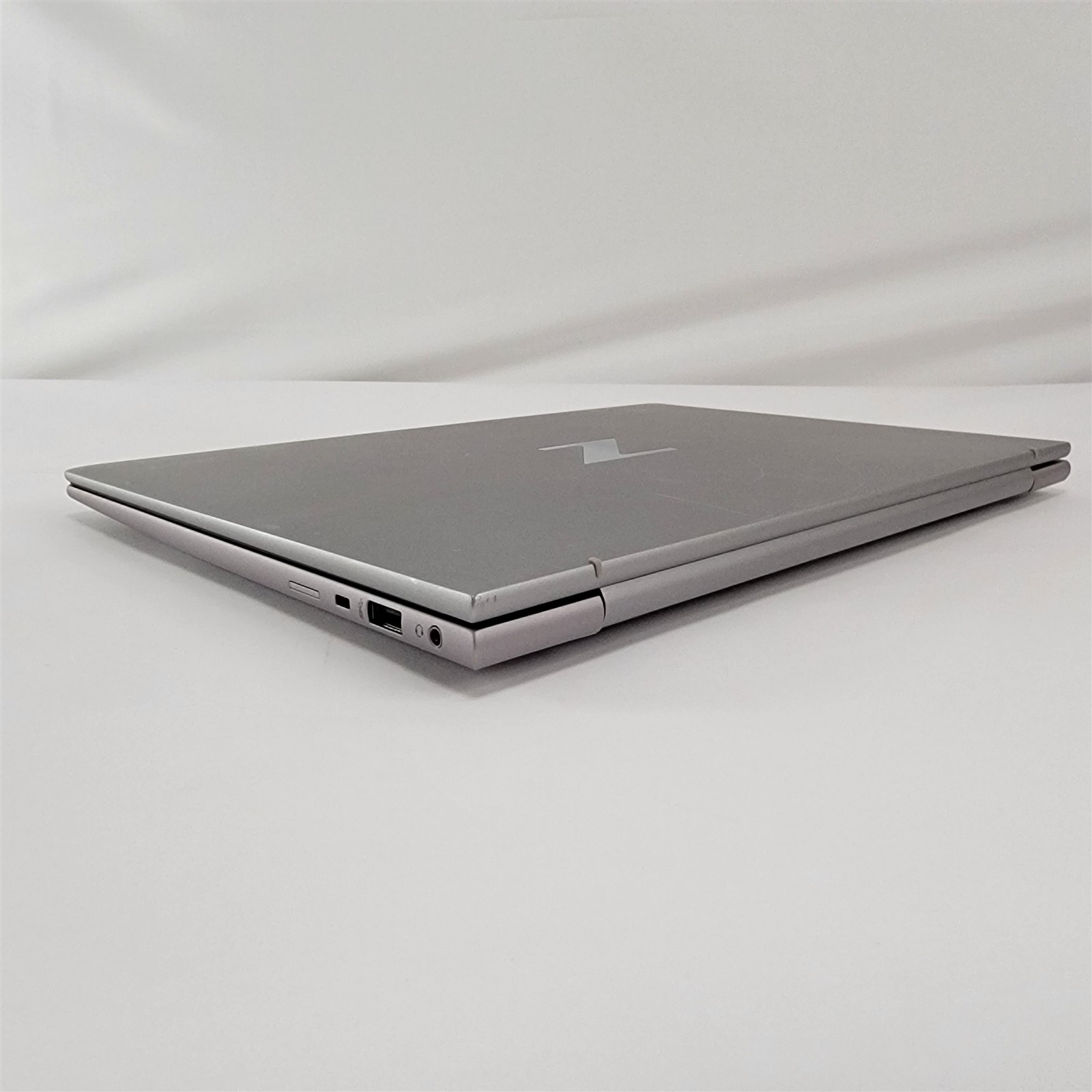 HP ZBook Firefly 14 G9 2022 14” i5-1250P 1.7GHz 16GB 256GB SSD Iris Xe Laptop