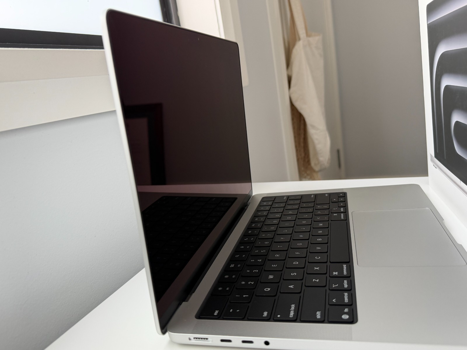 Apple MacBook Pro 14 inch M5 Pro Chip 2025 SSD 512GB Storage 16GB RAM + Warranty