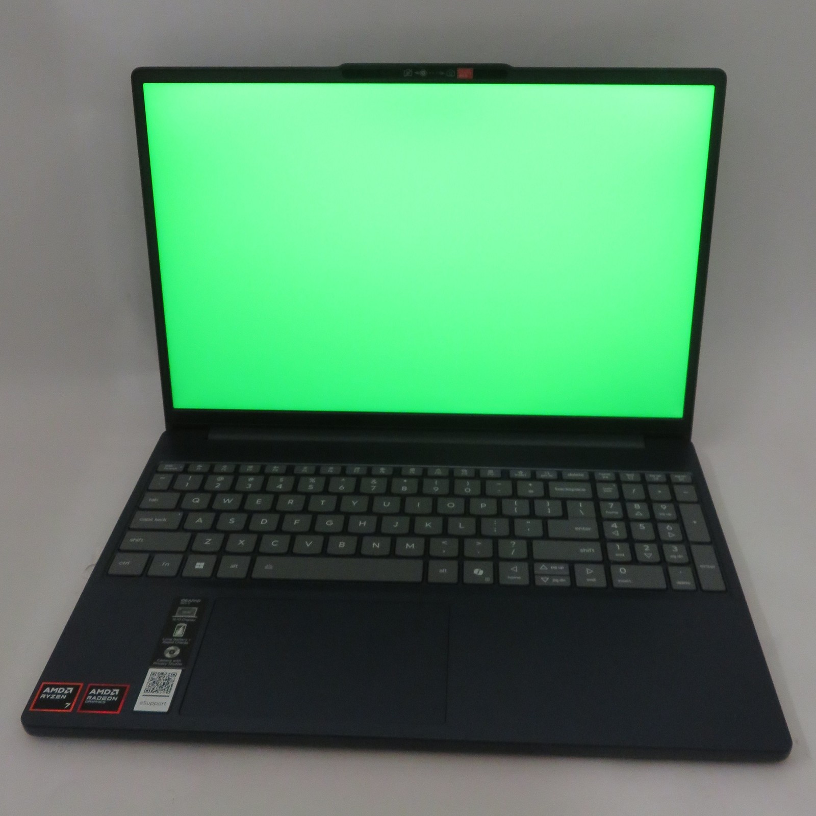 Lenovo IdeaPad Slim 3 15AHP10 RYZEN 7 8840HS 3.3GHz 780M 16GB 512GB Win11H