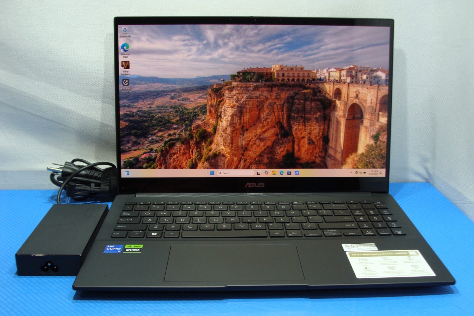 Asus Creator Q530VJ 15.6″ FHD OLED i7-13620H 2.4GHz 16GB 512GB RTX 3050 15cycles