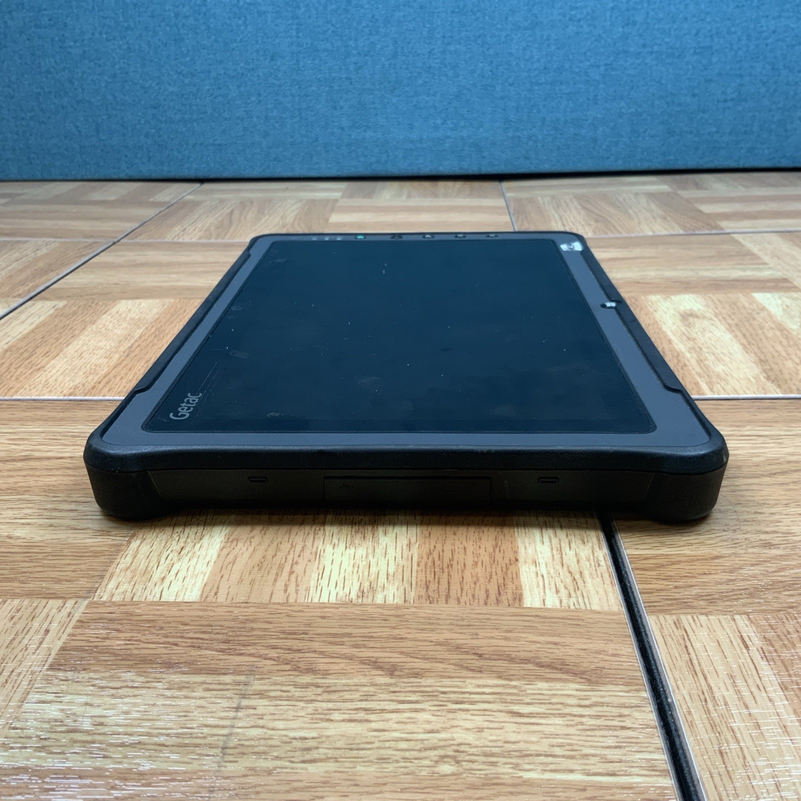 *FOR PARTS* Getac F110 Rugged Tablet — Core i5 No battery/SSD/RAM – BIOS LOCKED