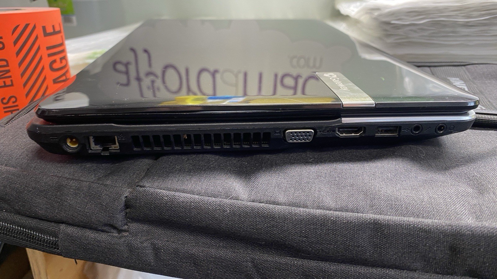 Gateway ME56R47U 15.6″ HD Laptop Intel 8GB Win-10 WebCam DVD Cracked Display See