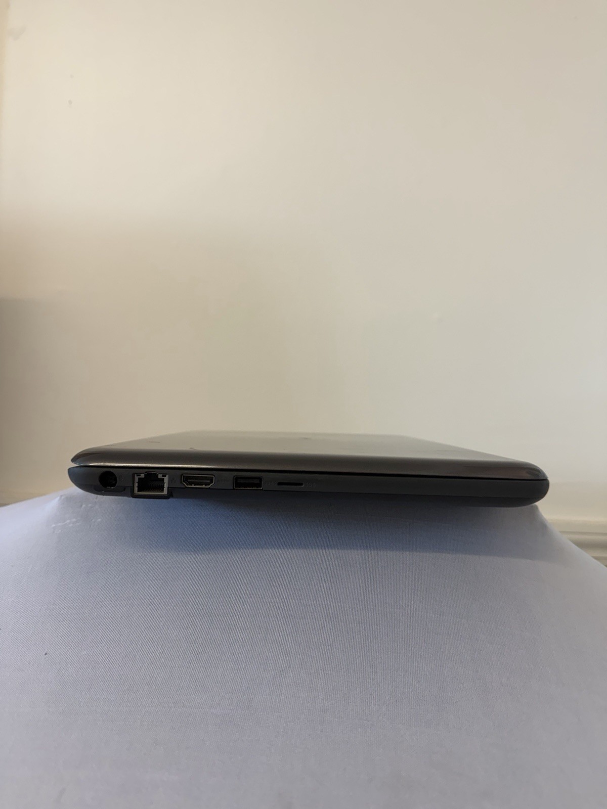 Dell Latitude 3380 Laptop – Good Screen – Intel i3-6006U – RAM 4 GB – Read Des