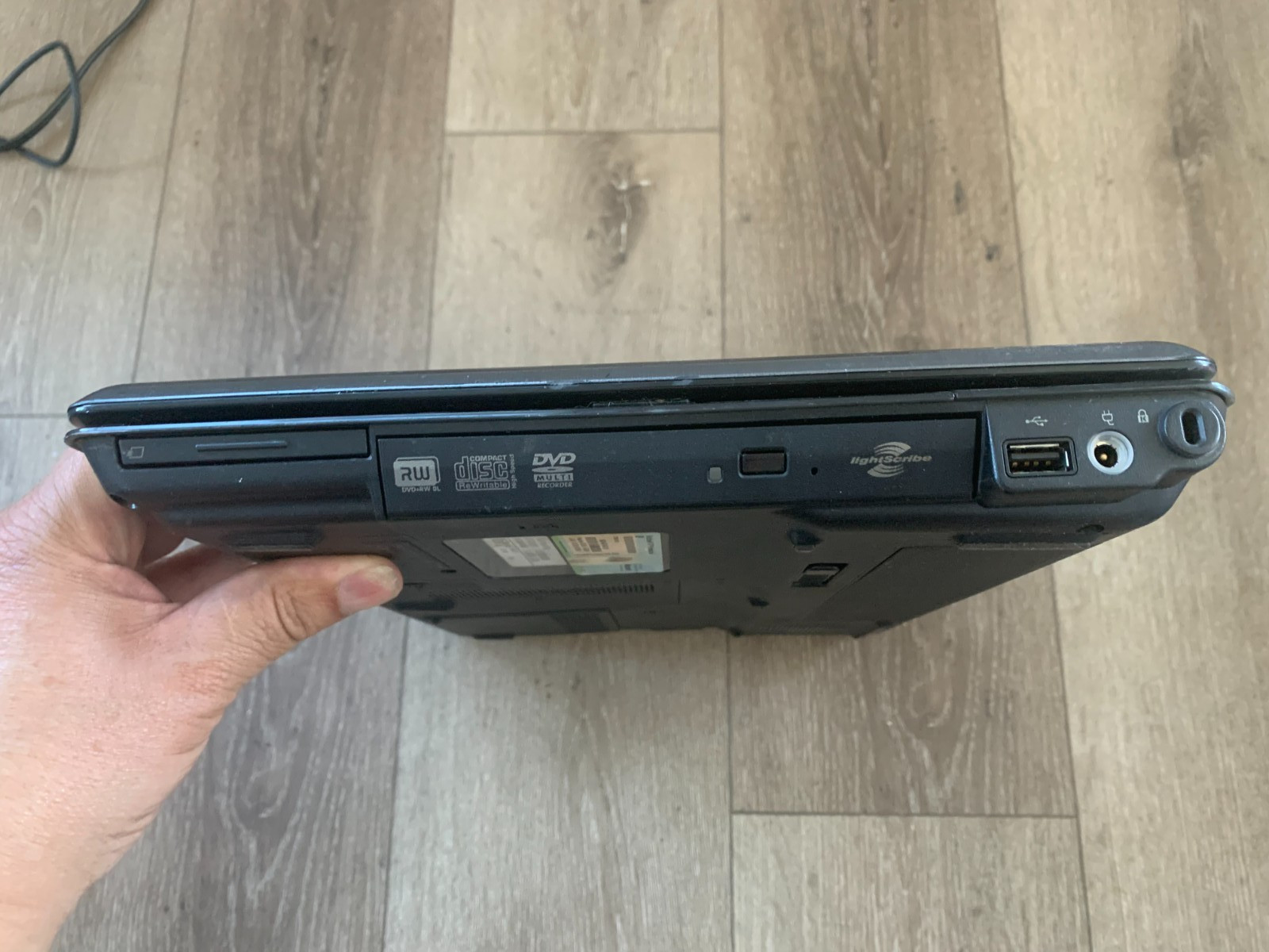 Compaq Presario V6000 15.4″ Intel Core Duo T2450 2.00Ghz 2GB RAM 120GB HDD Win 7