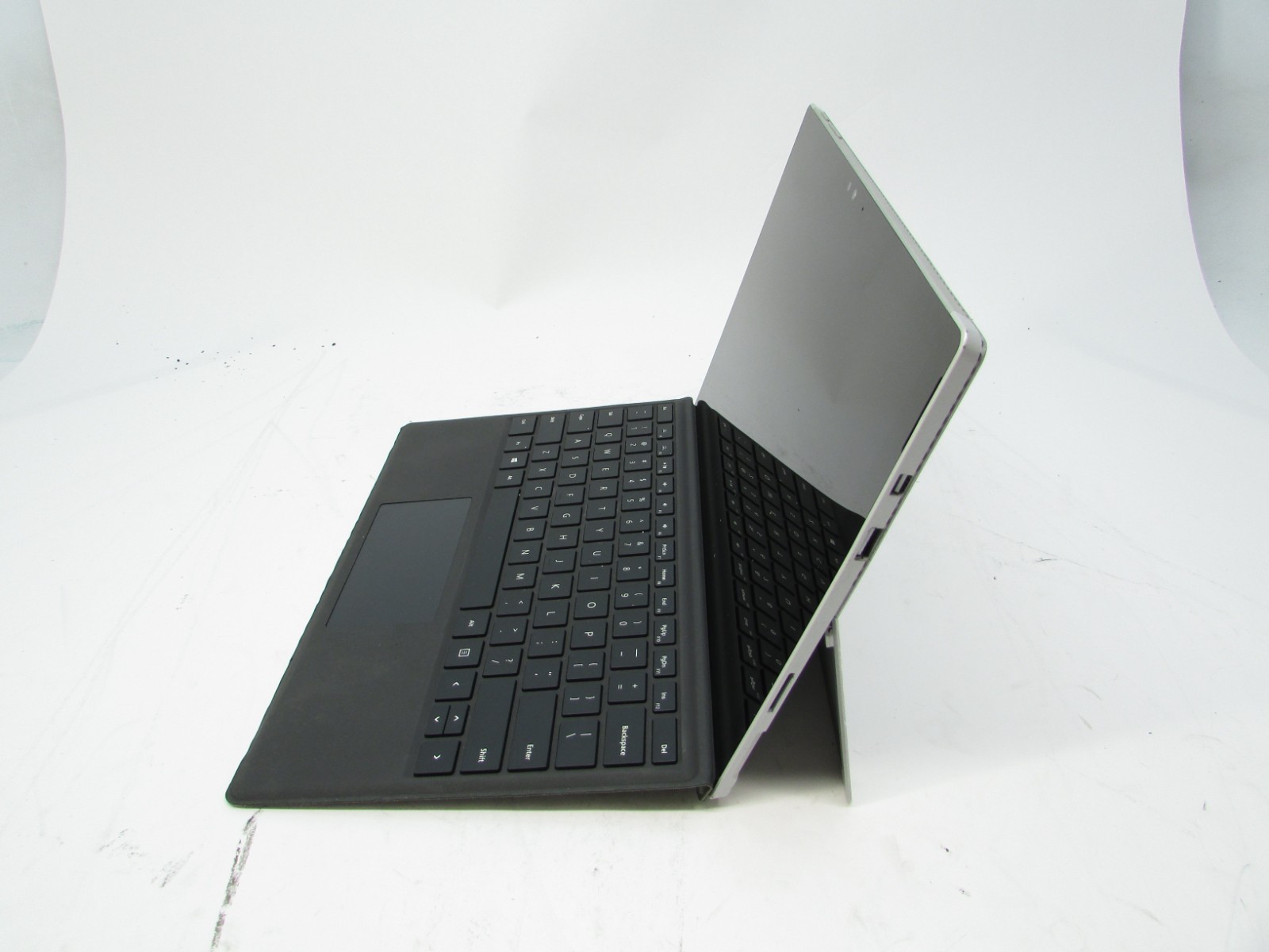 Microsoft Surface Pro 4 1724 12.3″ i5-6300U 2.4GHz 8GB RAM 256GB NVMe No OS/AC