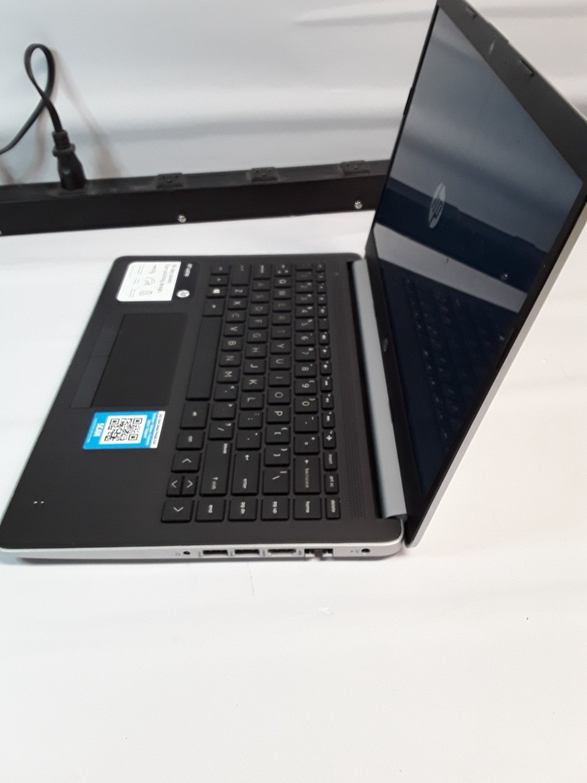 HP 14-dk0002dx 14″ laptop | AMD A9-9425 | 4GB RAM | 256GB SSD | Windows 10