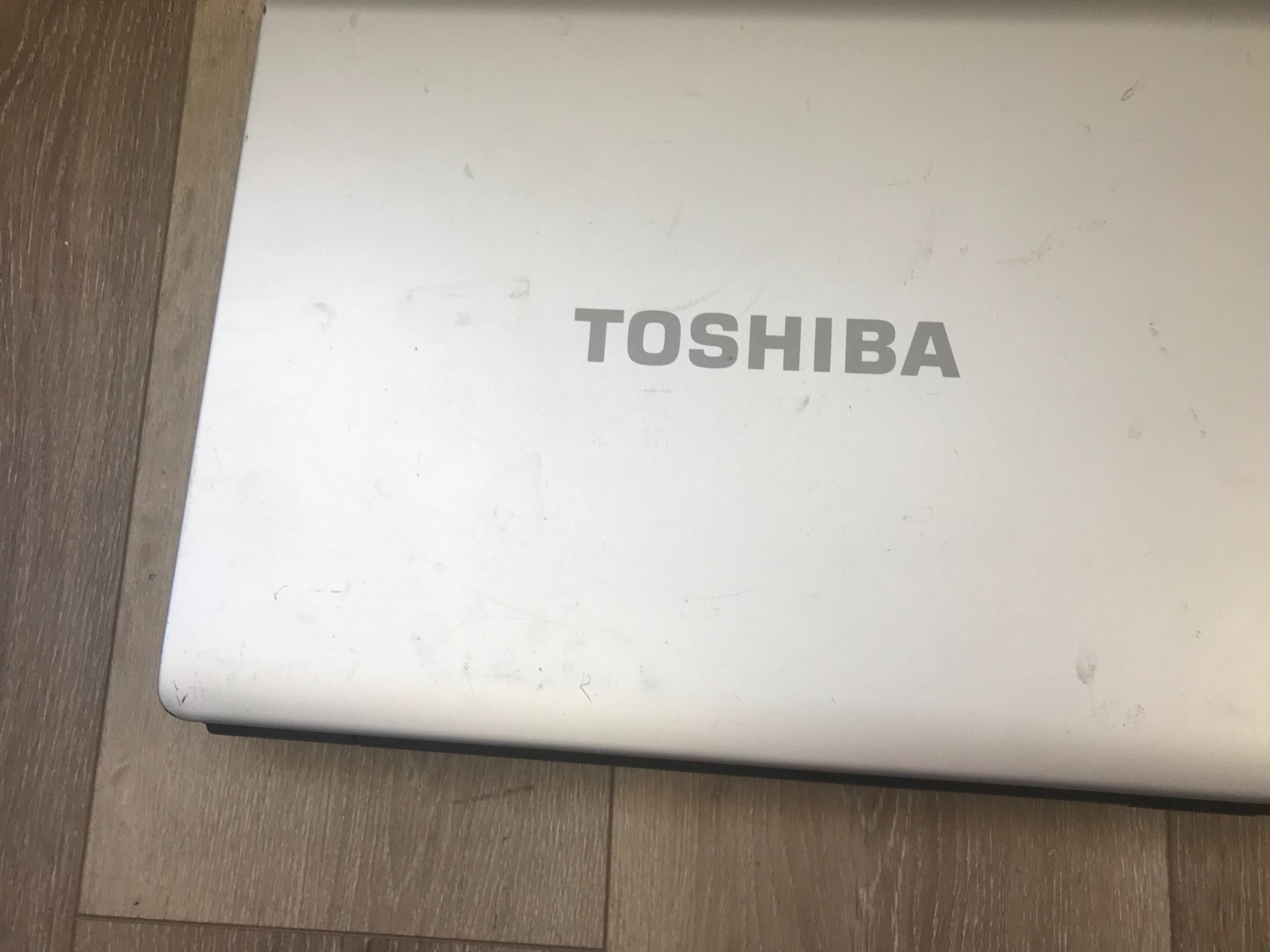 Toshiba Satellite L300D AMD Athlon 64×2 Dual-Core TK-57 1.90GHz 4GB RAM 160GB