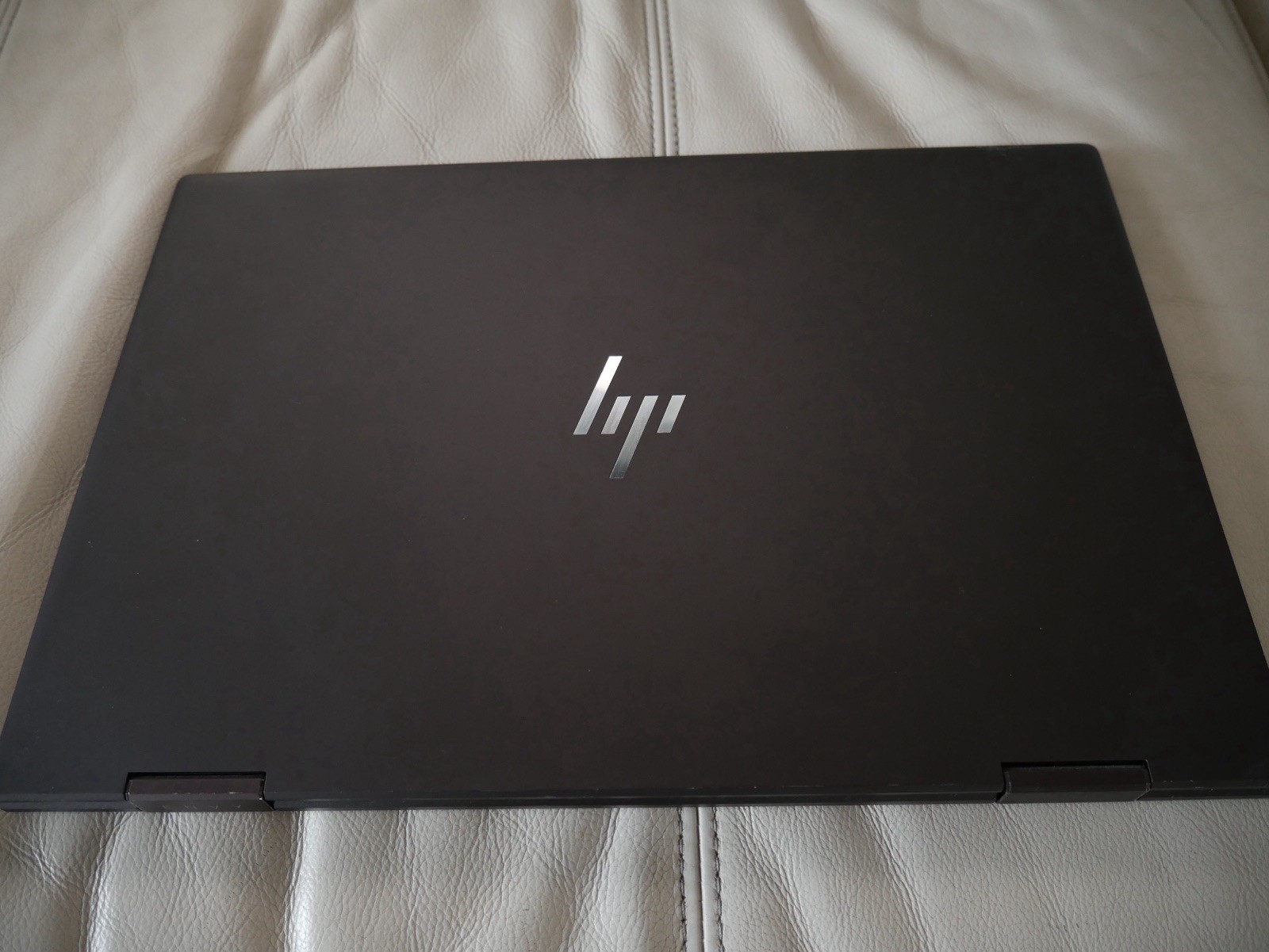 HP ENVY 15.6″ Laptop AMD Ryzen 5 8GB SSD Radeon Vega Windows 10 Black