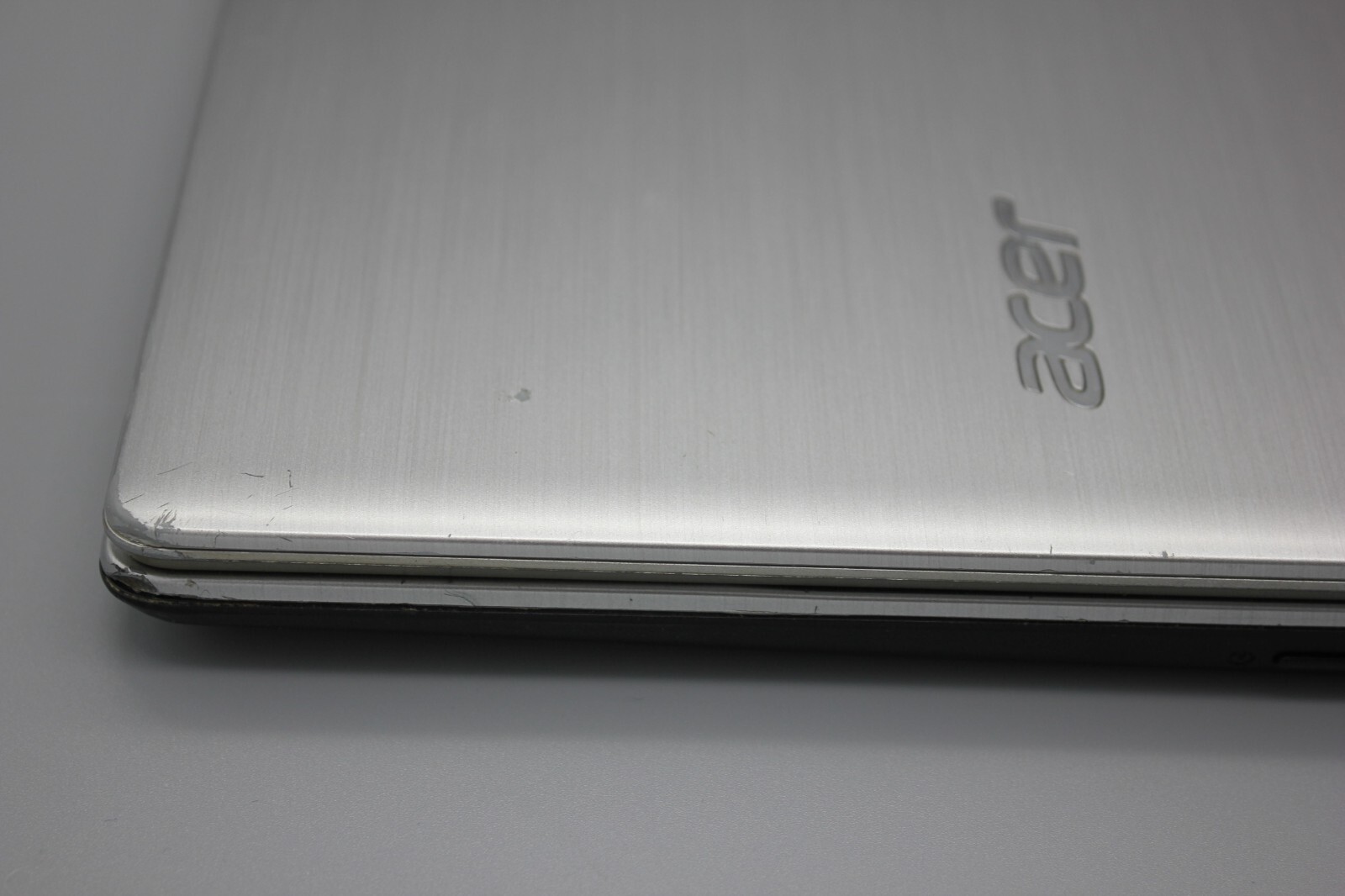 Acer Aspire V5 Series Touchscreen Laptop & Charger – UNTESTED – FOR PARTS ONLY