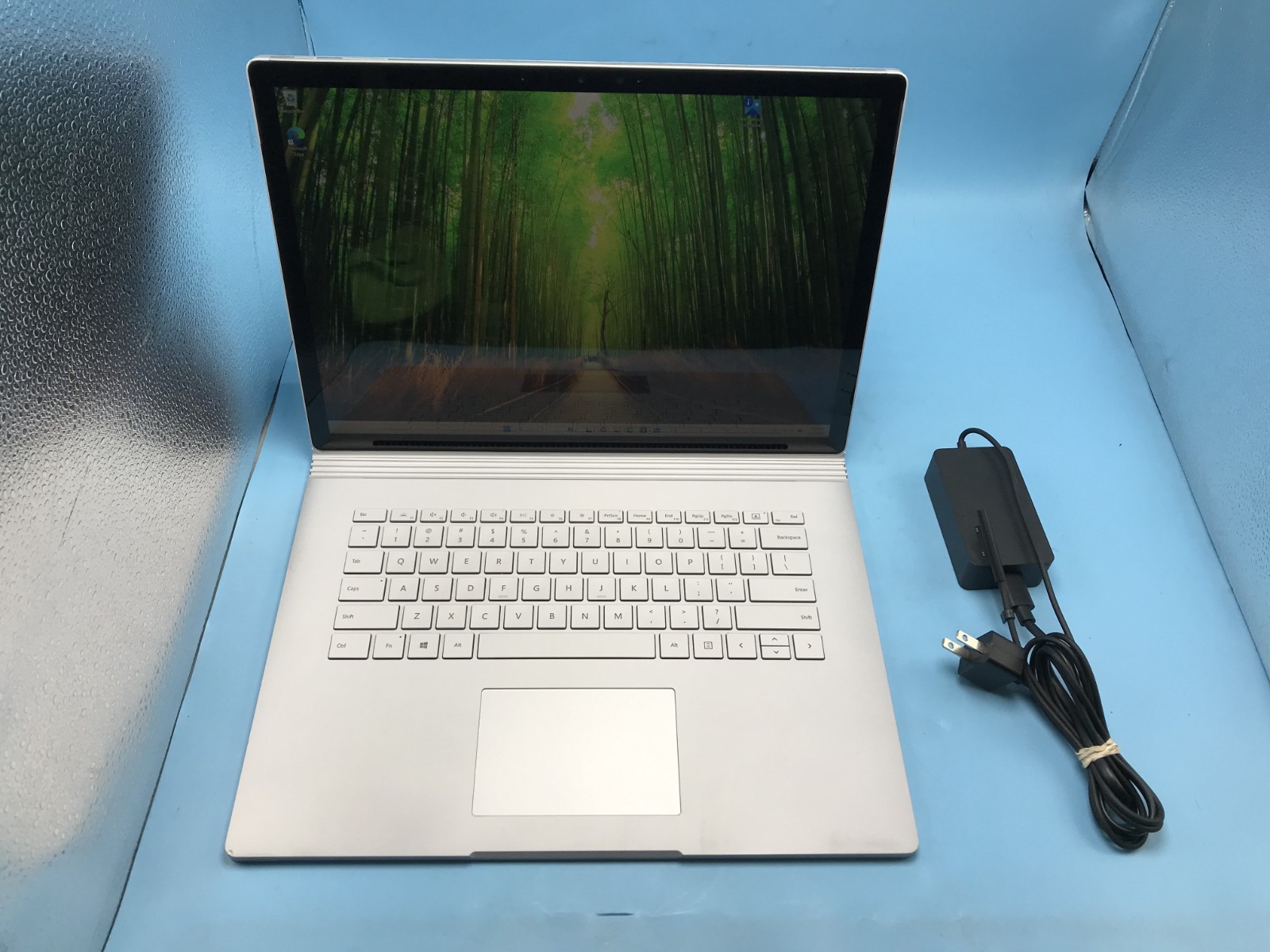 Microsoft Surface Book 3 15.5” i7-1065G7 1.30GHz 32GB 1TB GTX 1660 Ti Win 11 Pro