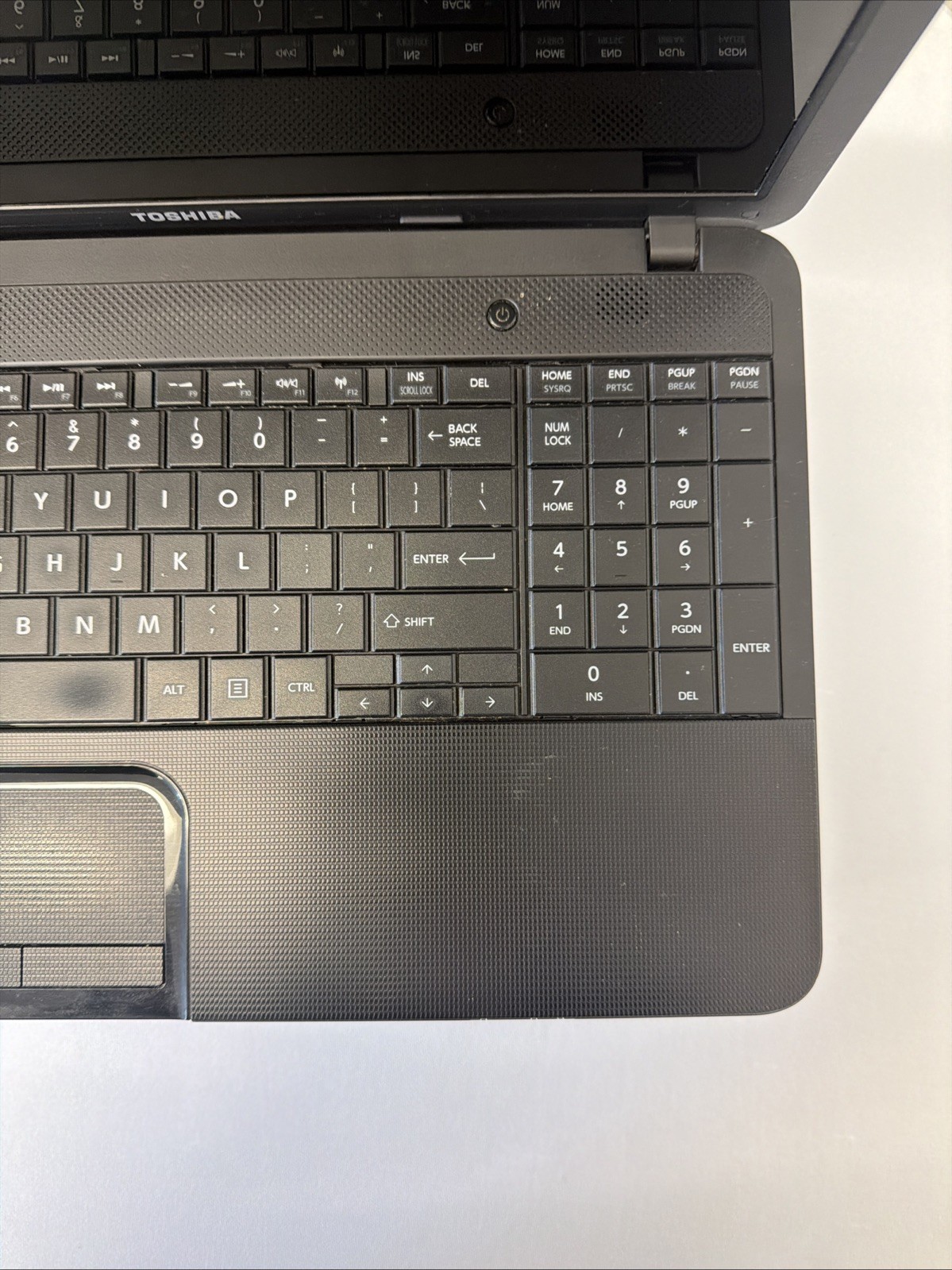Toshiba Satellite Laptop – Good Screen – AMD E-300 – Read Des