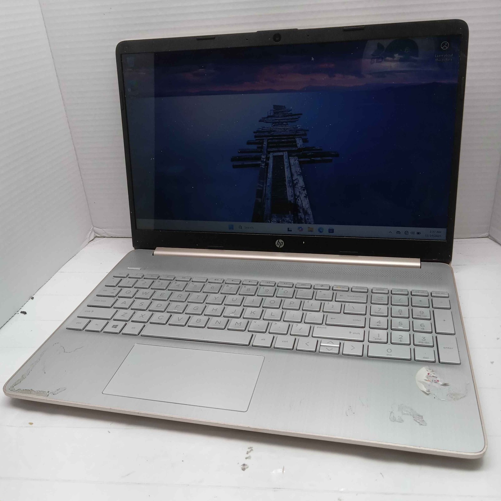 HP 15-ef0025wm 15.6″ Windows 11 Laptop AMD Ryzen 5 3500U 8GB RAM 256GB SSD ^