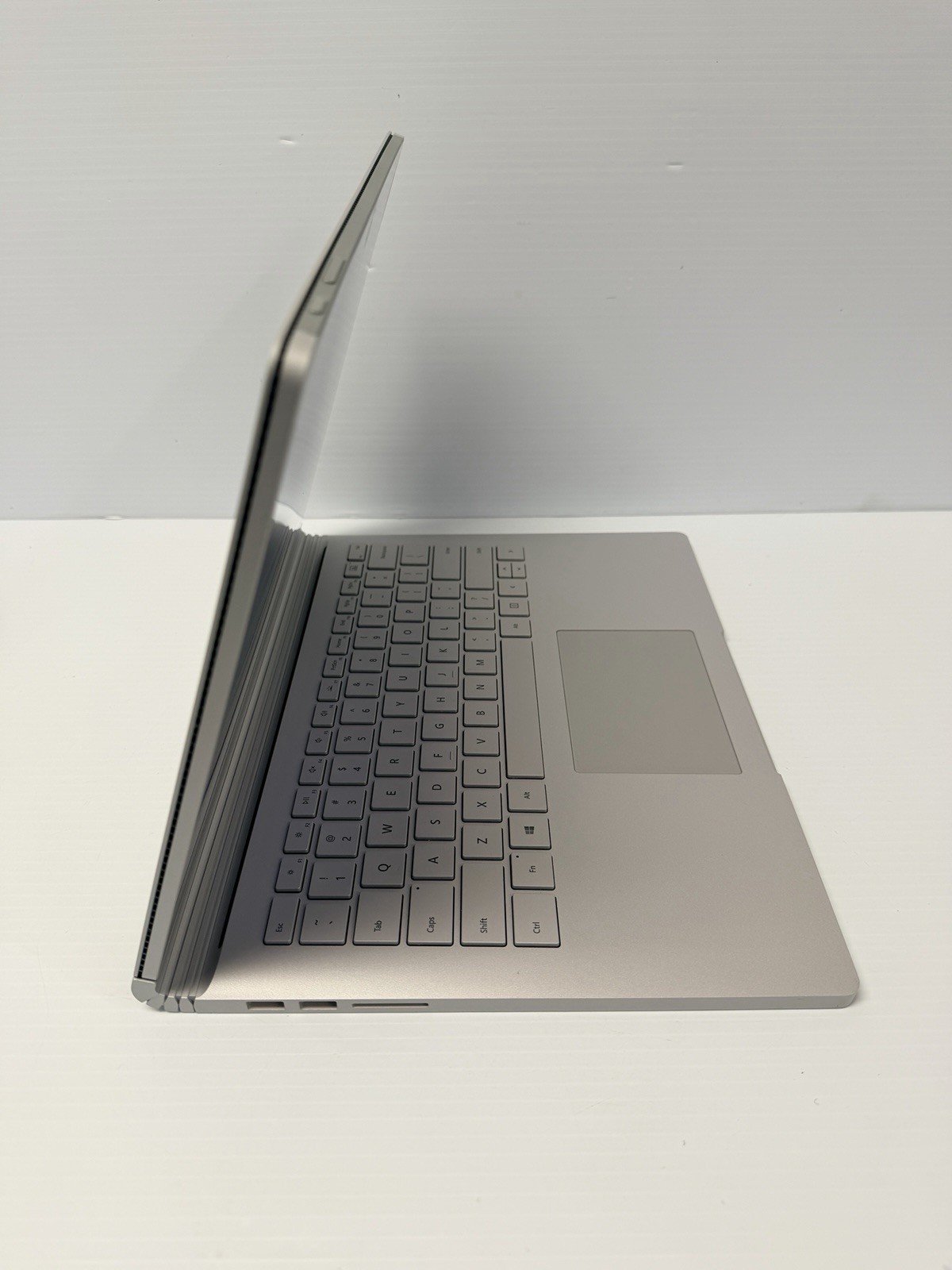 Microsoft Surface Book 2 13.5″ i7-8650U 16GB RAM 512GB SSD GTX 1050 2GB Win 11 P