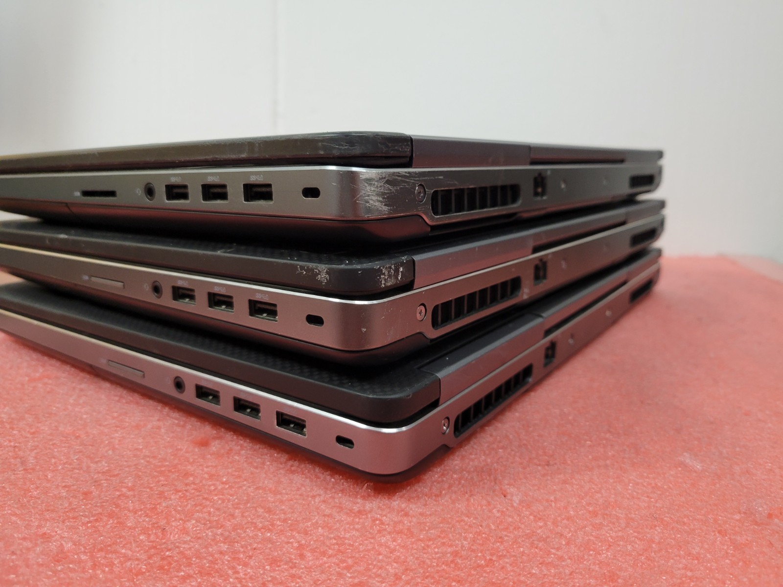 3x Dell Precision 7510/7520 15.6″ E3/i7 (BIOS) *No OS/HDD/RAM/AS IS* | C1061DS
