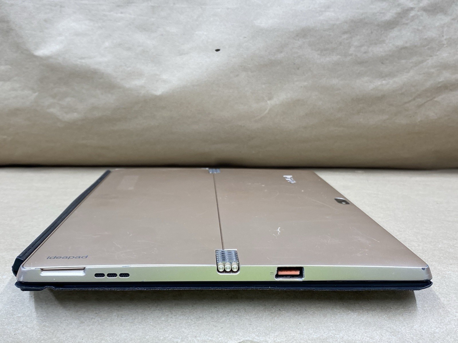Lenovo 80QL – 12″ 2160*1440 – m5-6Y54 – 4GB – 128GB SSD – Win 10 Pro