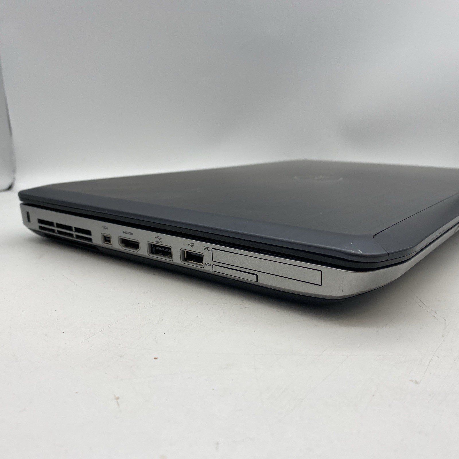 Dell Latitude E5520 i3-2430@2.26GHz | 8GB | NO HDD | NO OS | POWERS ON | Q2