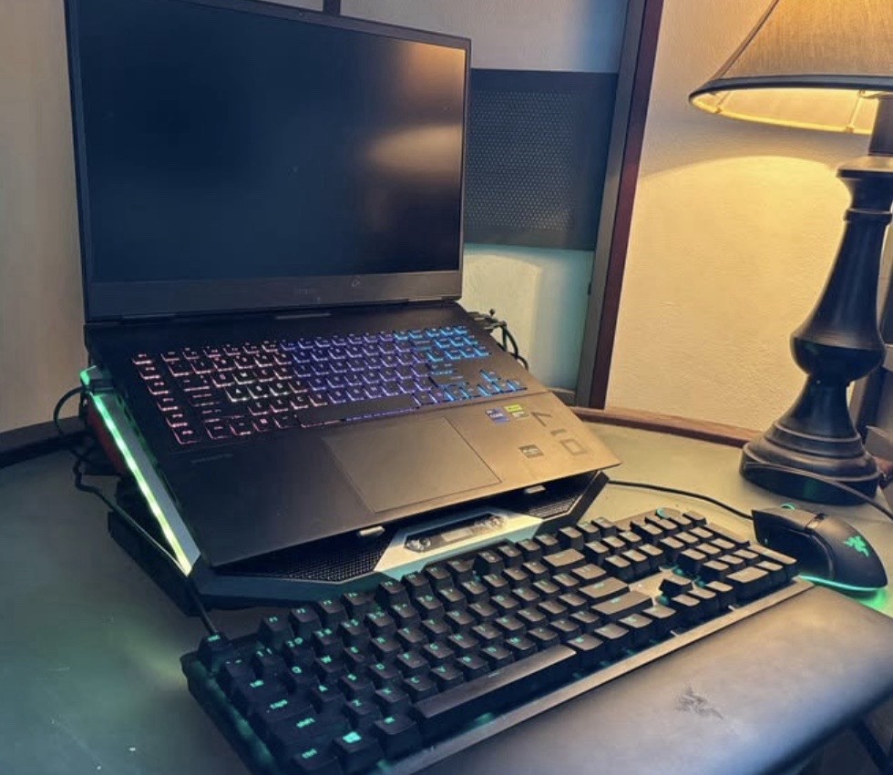 HP OMEN 17 Gaming Laptop RTX 4080 i9-13900HX 32GB RAM 2TB SSD 17.3” QHD 240Hz