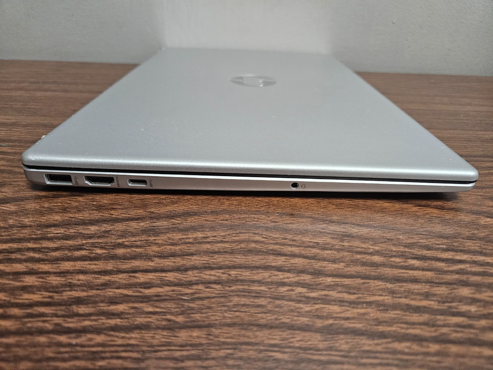 HP 15-fc0047wm 15.6″ Touch AMD Ryzen 7 7730U 16GB 512GB Minor Screen Issues READ