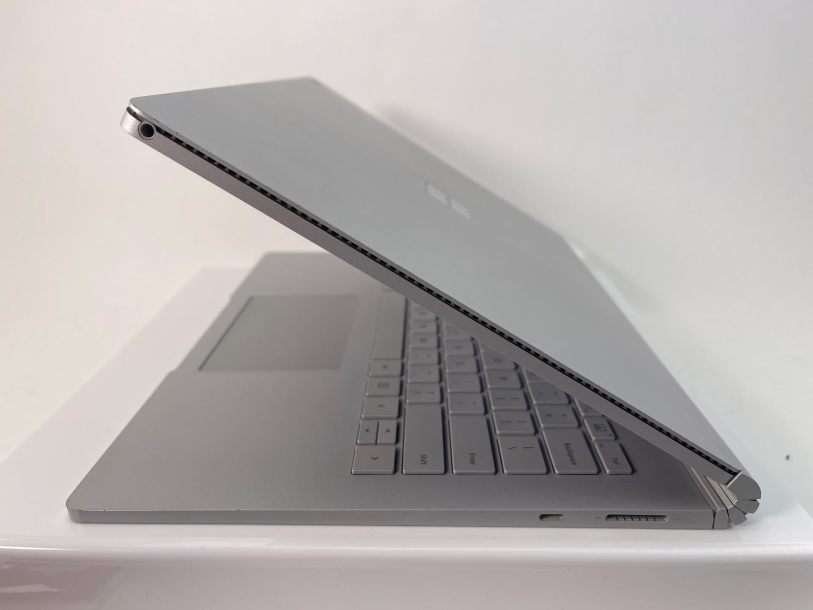 Microsoft Surface Book 2 13.5″ Touch PixelSense 2-in-1 Laptop Notebook HMW-00001