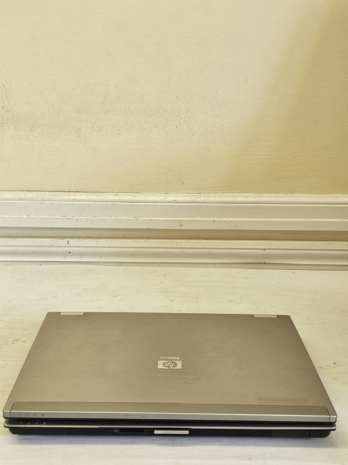HP EliteBook 6930p Laptop – Intel Duo P8700 – 2GB RAM NO HDD/OS BAD BATT READ