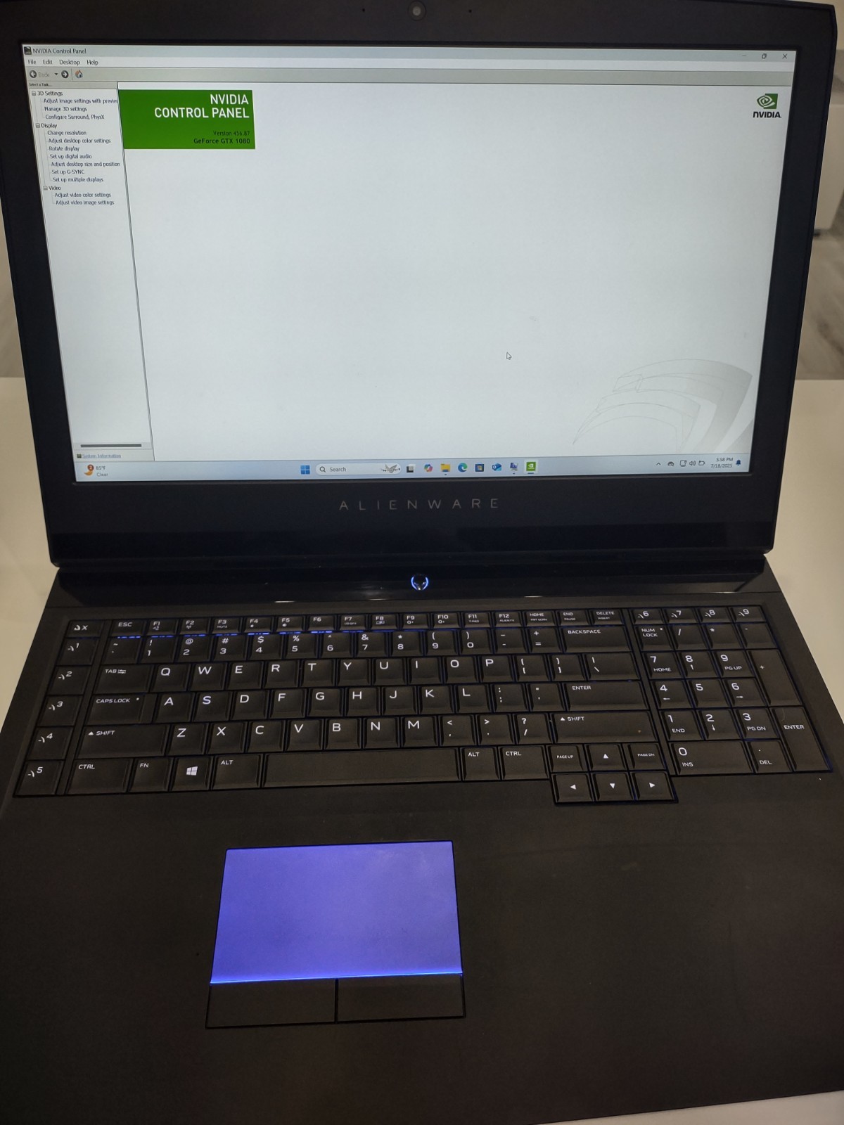 Dell Alienware 17 R4 Gaming 120Hz 2.90GHz i7-7820HK 16GB 1TB HDD GeForce GTX1080