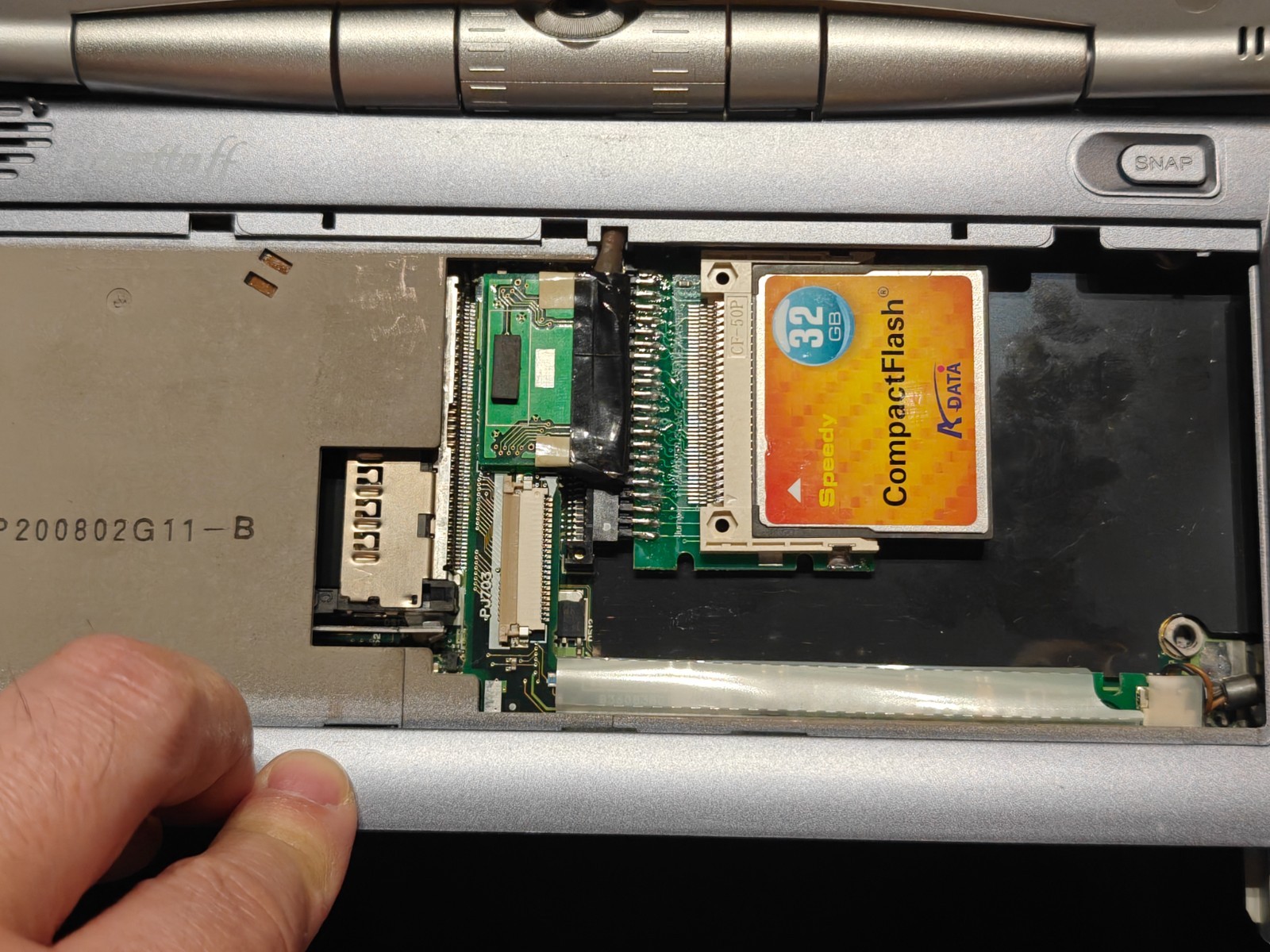 Toshiba Libretto ff1100v P266MHz 64MB, 32GB HD 2X Win98 w/CD-ROM & Lots More IOB