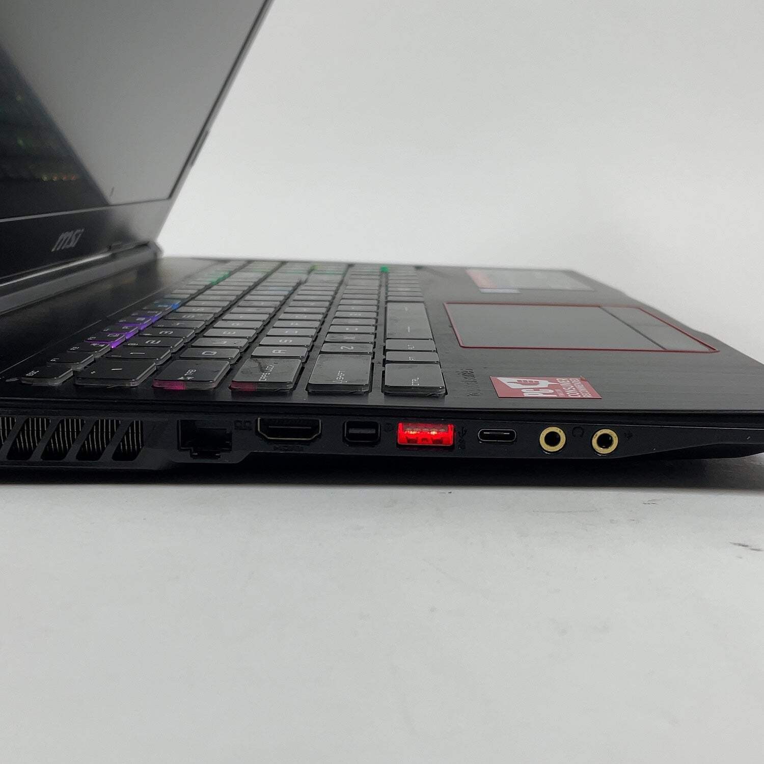 Broken MSI Raider GE63 15.6″ i7-8750H 16GB RAM 128GB SSD 1TB HDD GTX 1060