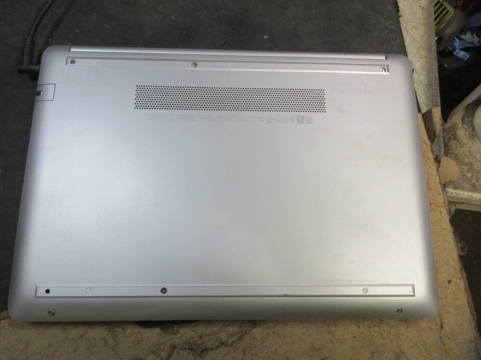 HP Laptop 14-cm0xxx AMD A9-9425 Radeon R5 4GB RAM w/Battery, No OS/HDD