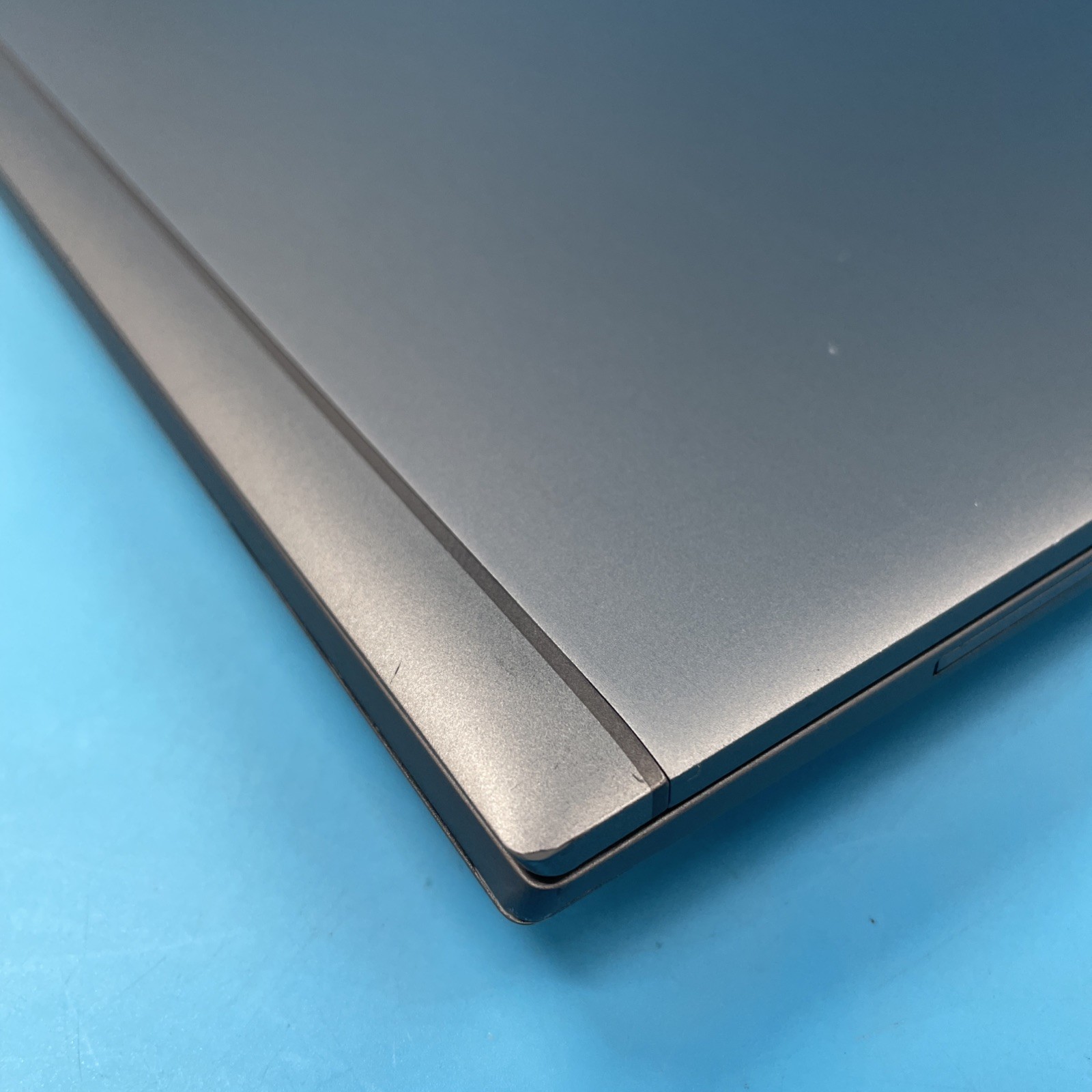 HP ZBook Fury G7 | i7-10850H | 32GB RAM | 256GB SSD | T2000 | W11 PRO | 74% BATT