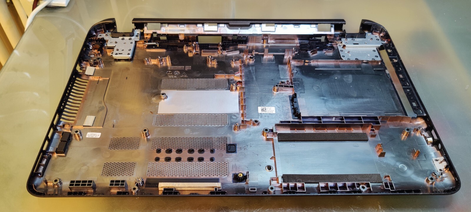 HP 17-P 17 17-F 17Z-P BOTTOM CASE BOTTOM CASE EAY27004010