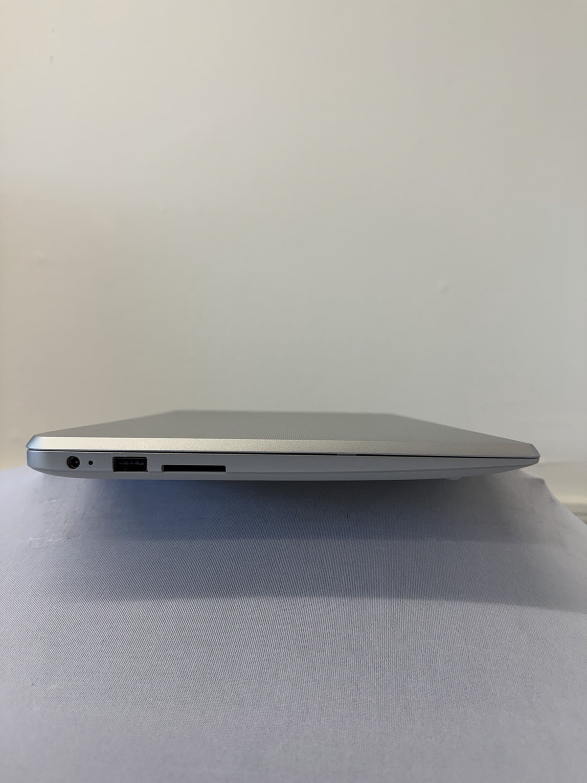 Toshiba CB35-B3330 Laptop – Good Screen – Intel Celeron N2840 – Read Des